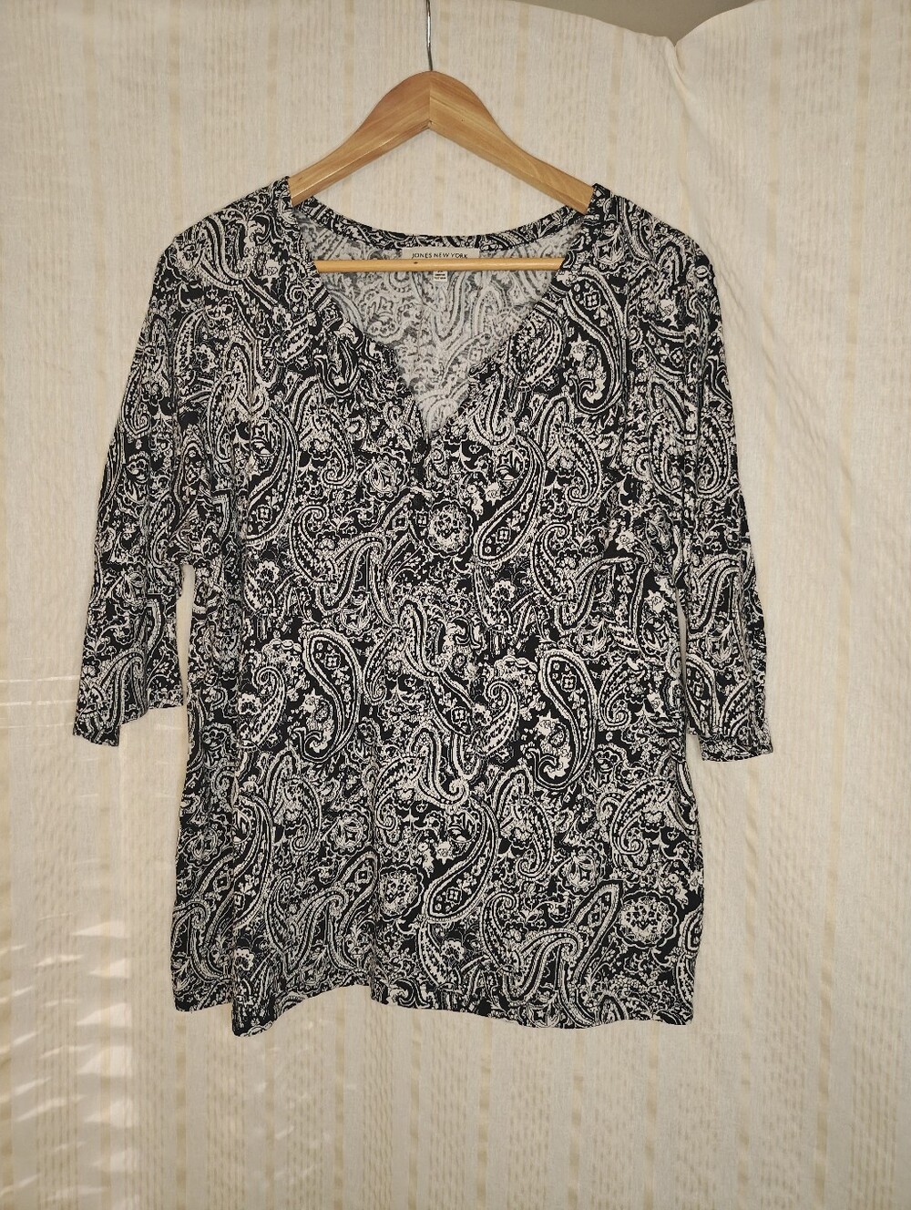 Jones New York Black and White Paisley V-Neck Tunic